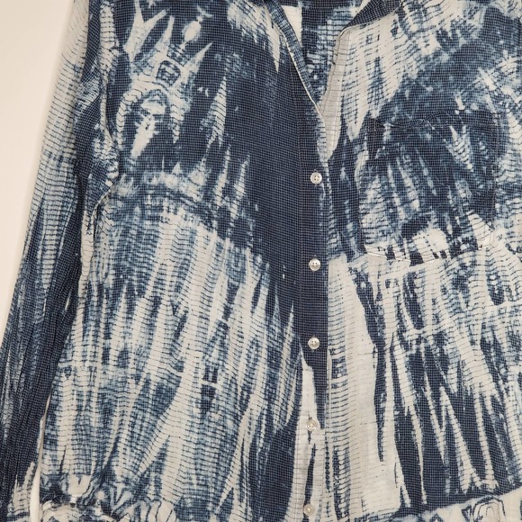 Cloth & Stone Blue and White Button Down Shirt - Picture 2 of 5